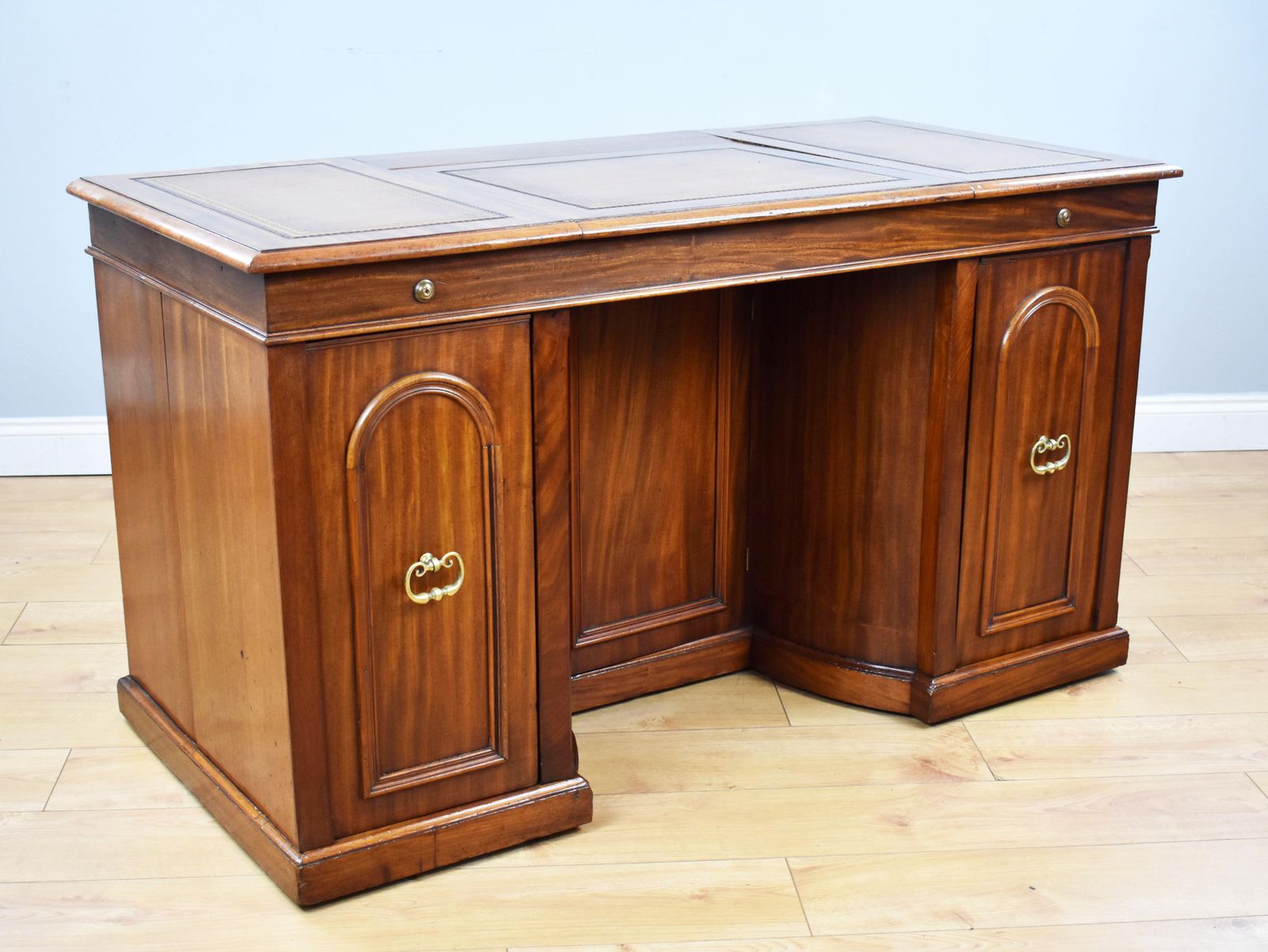 19th Century English Victorian Mahogany Kneehole Desk By Francis & James Smith photo for sale