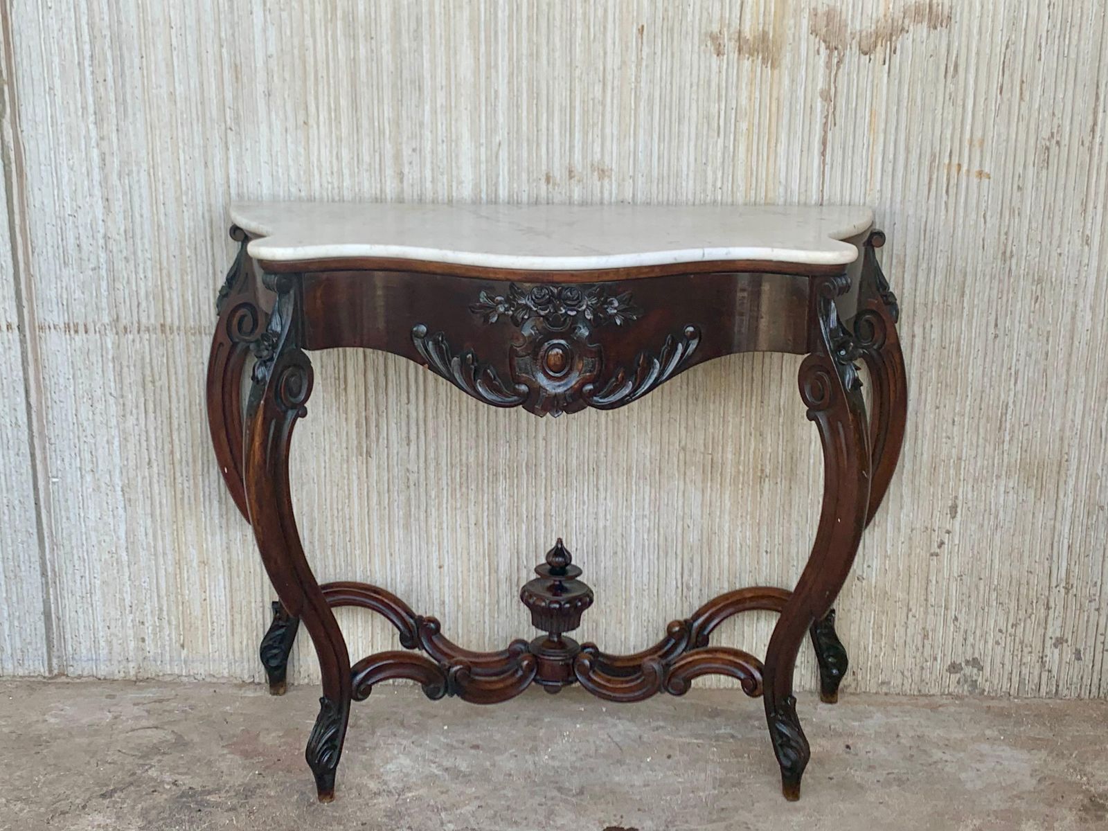 Console de style Régence en noyer sculpté, plateau en marbre, XIXe siècle photo furniture