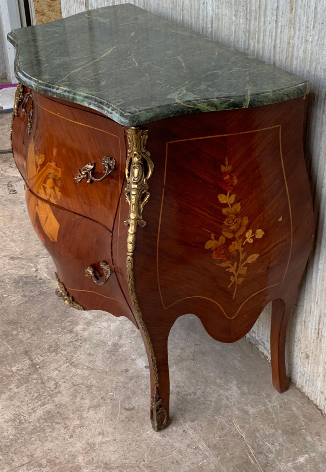 French Louis XV Style Fine Kingwood And Marquetry Ormolu Mounted Bombe Commode photo vinterior
