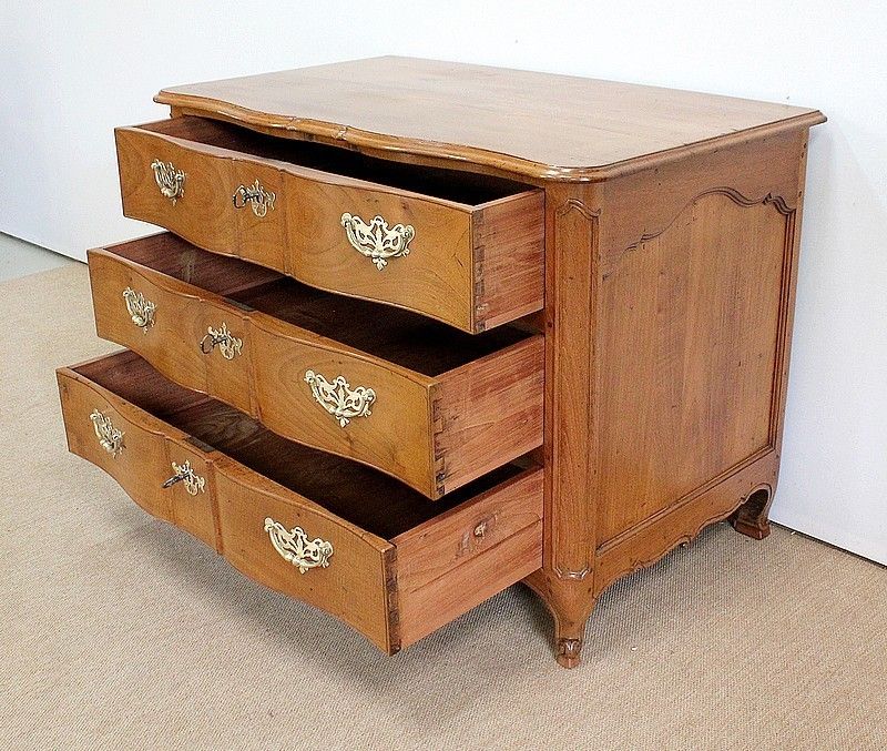 Port Nantaise Commode In Yellow Mahogany, Louis XV Period   18th Century photo Furniture