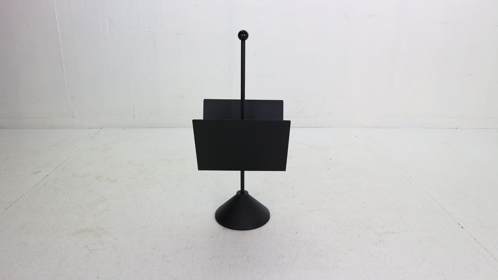 Porada Arredi Black Metal Minimalistic Magazinine Rack, 1980s, Italy photo Home Decor