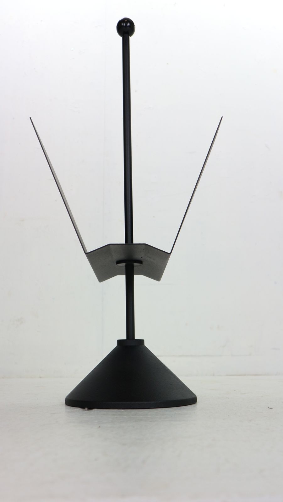850.0 Porada Arredi Black Metal Minimalistic Magazinine Rack, 1980s, Italy photo