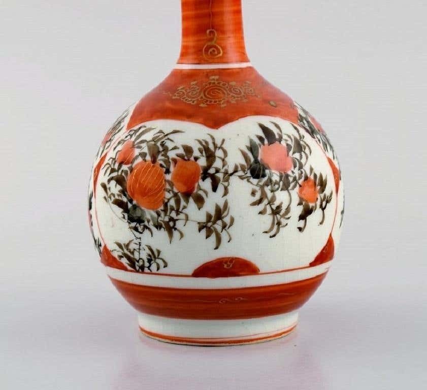Antique Chinese Long Necked Vase In Hand Painted Porcelain, 19th Century photo 439.0