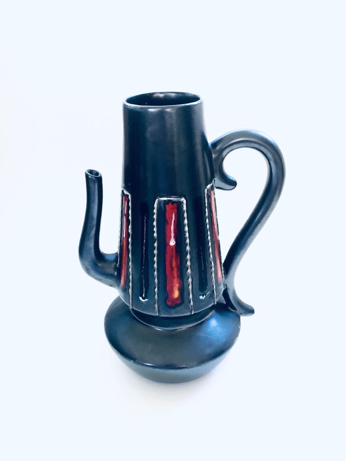 Mid Century Italiaans Design Art Pottery Zwart & Lava Keramische Karaf, Italië Ca. Jaren 1960 photo furniture