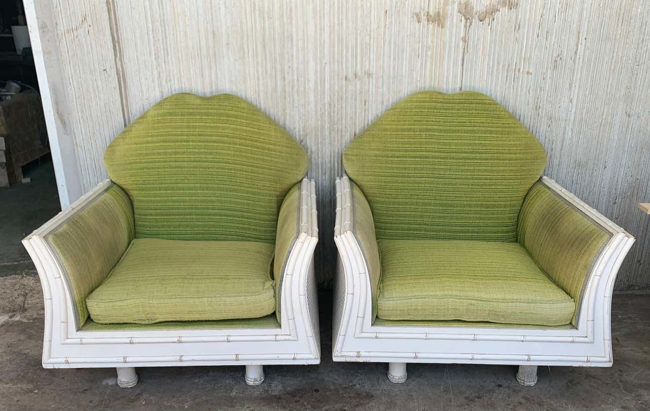 Paire de fauteuils Hollywood Regency en faux bambou, dossier en cannage photo for sale