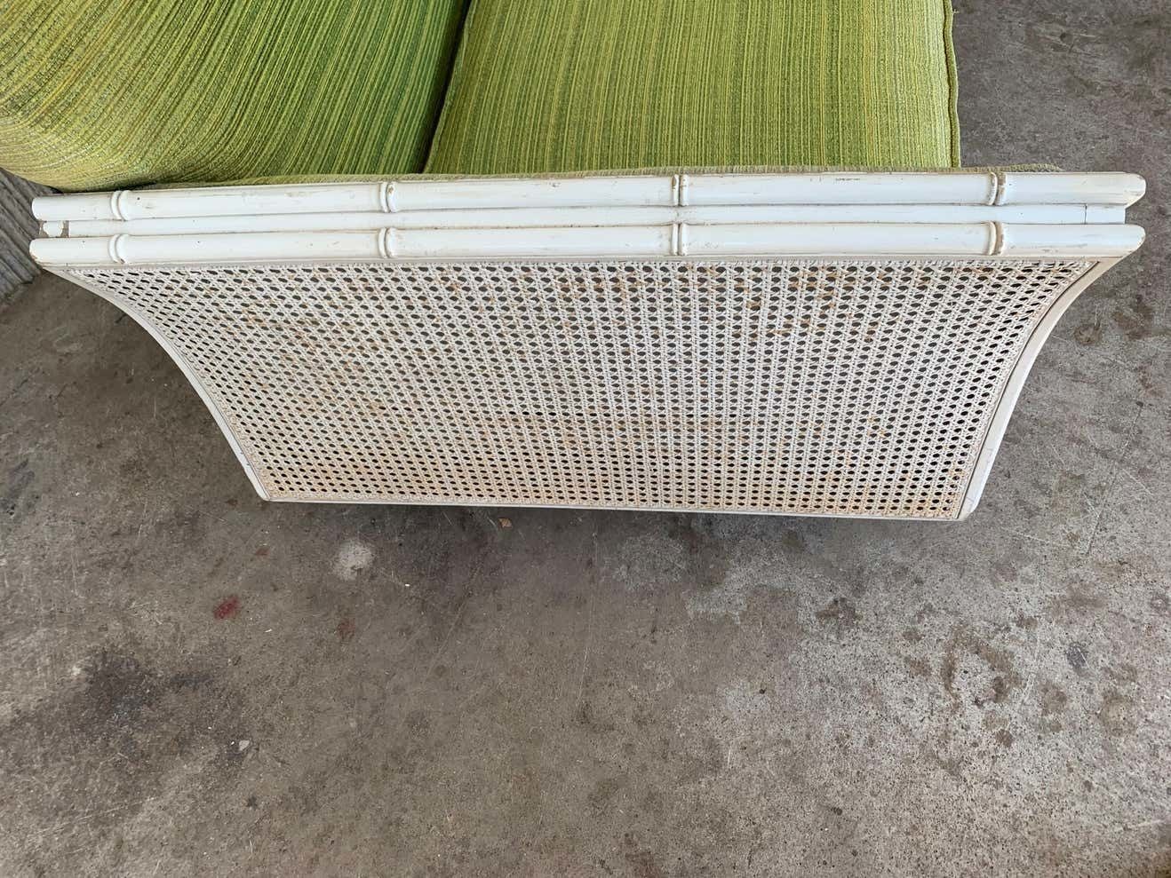 photo vinterior Paire de fauteuils Hollywood Regency en faux bambou, dossier en cannage