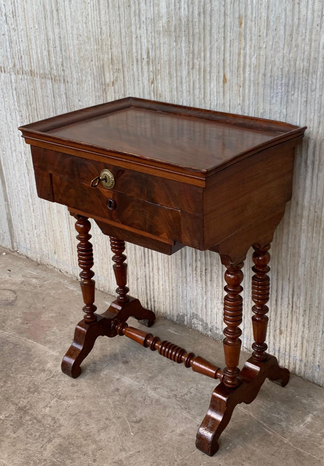Table de couture d'époque victorienne, bois de loupe de noyer et amboyna incrusté, vers 1880 photo Mobilier