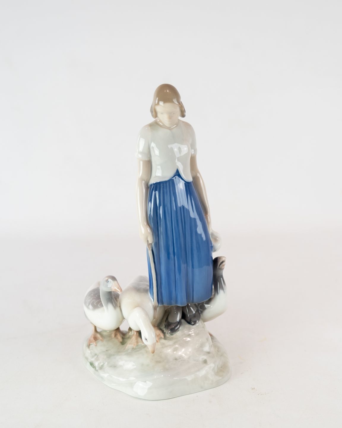 Porcelain Figurine Girl With Goose No .: 2254 By Bing And Grondahl.