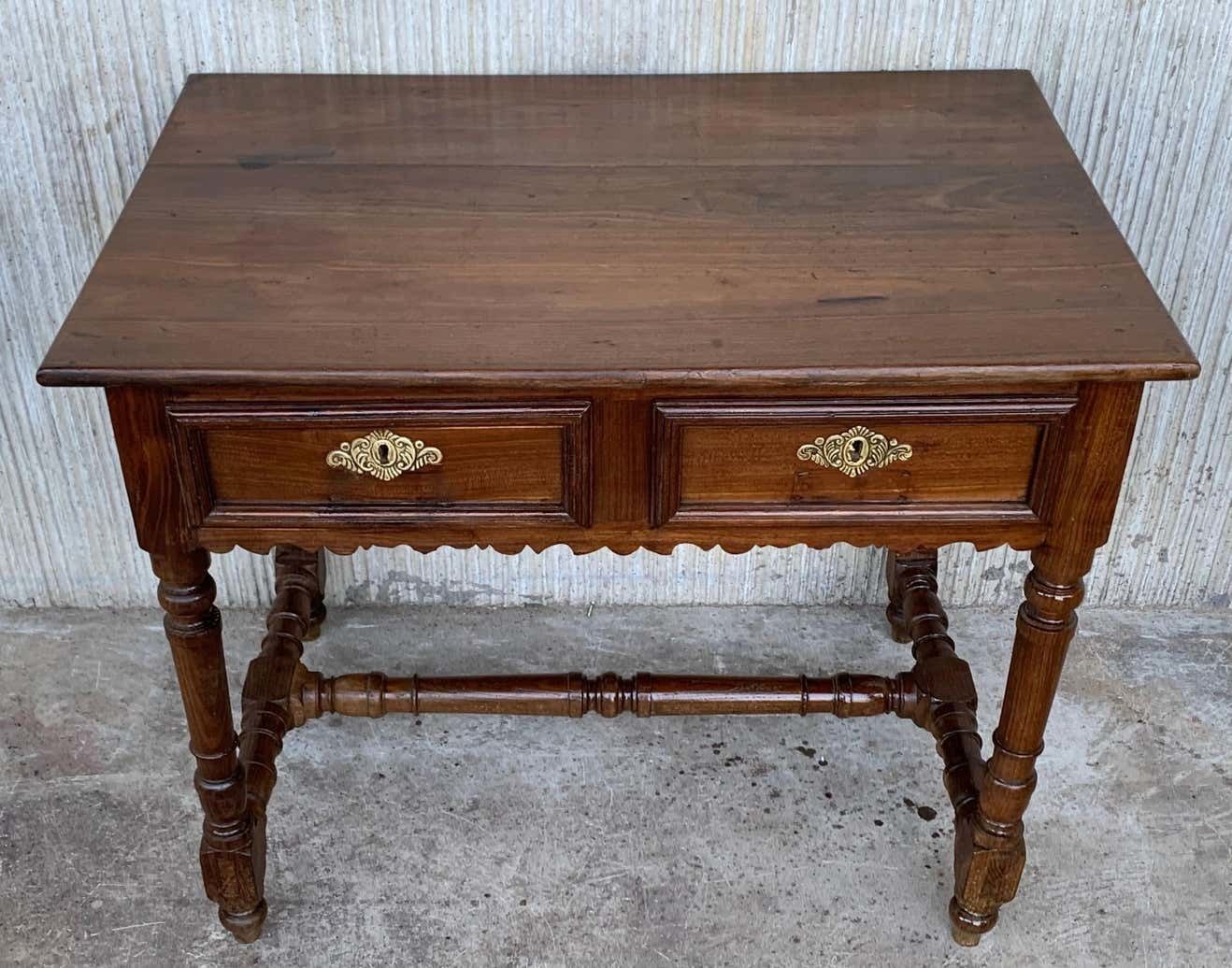 Bureau de ferme espagnol Mobila en pin, début du XXe siècle, table d'appoint ou billot de boucher photo Mobilier