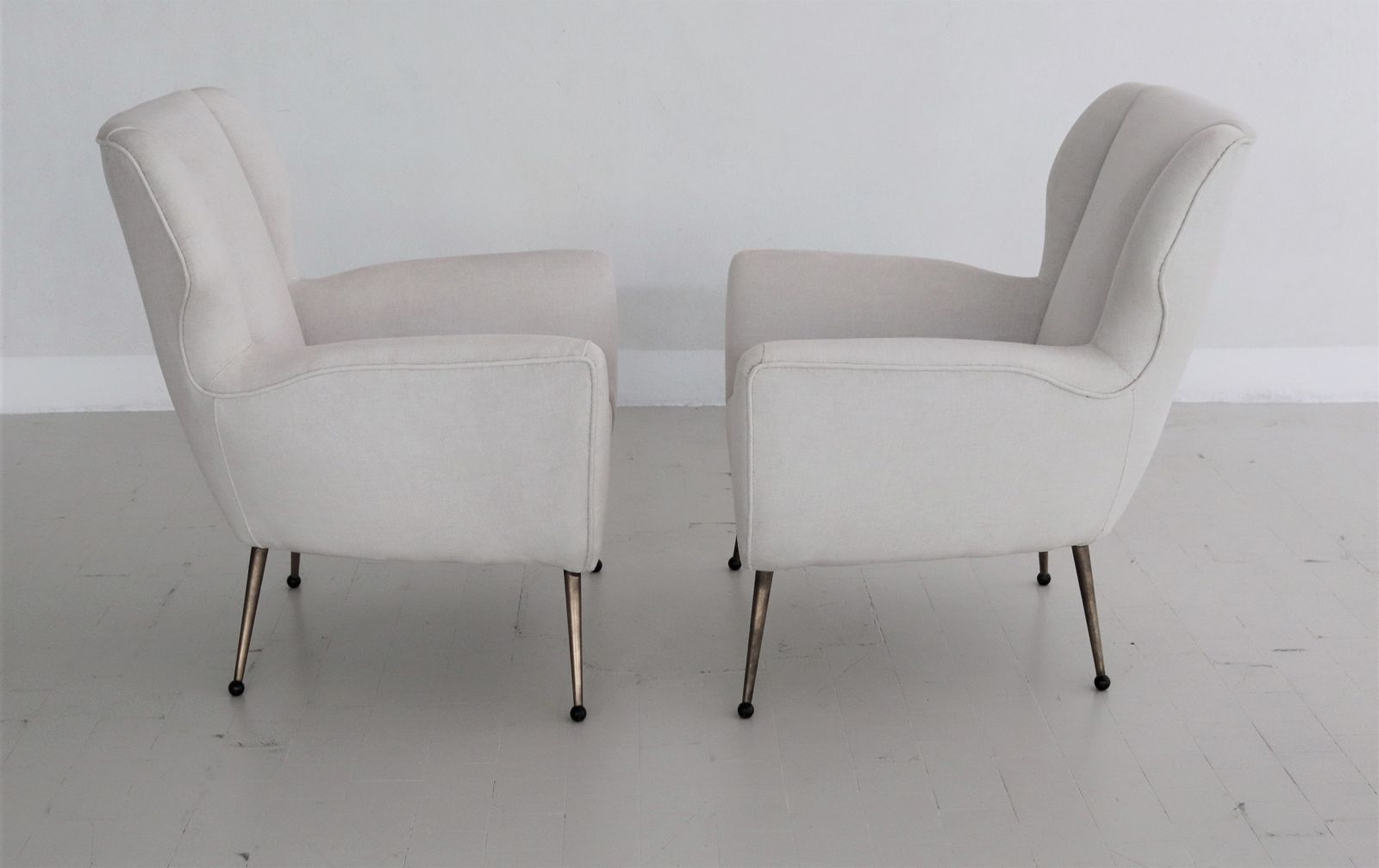 Italian Midcentury Armchairs In White Velvet In Gigi Radice Style, 1950s photo 2600.0