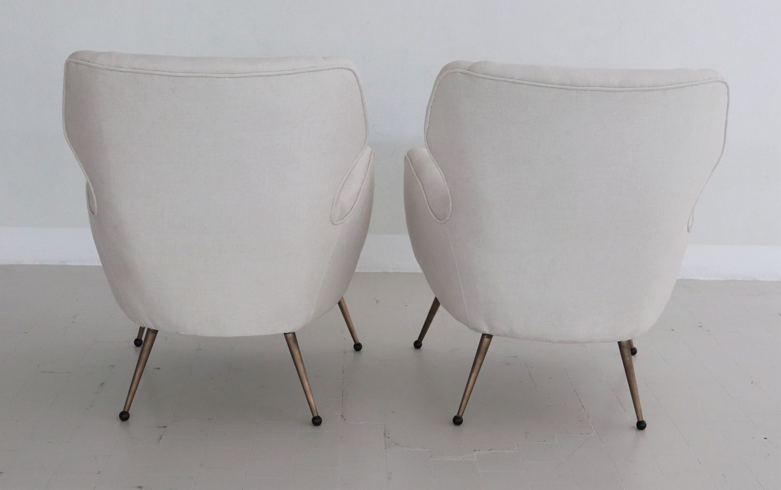 photo vinterior Italian Midcentury Armchairs In White Velvet In Gigi Radice Style, 1950s