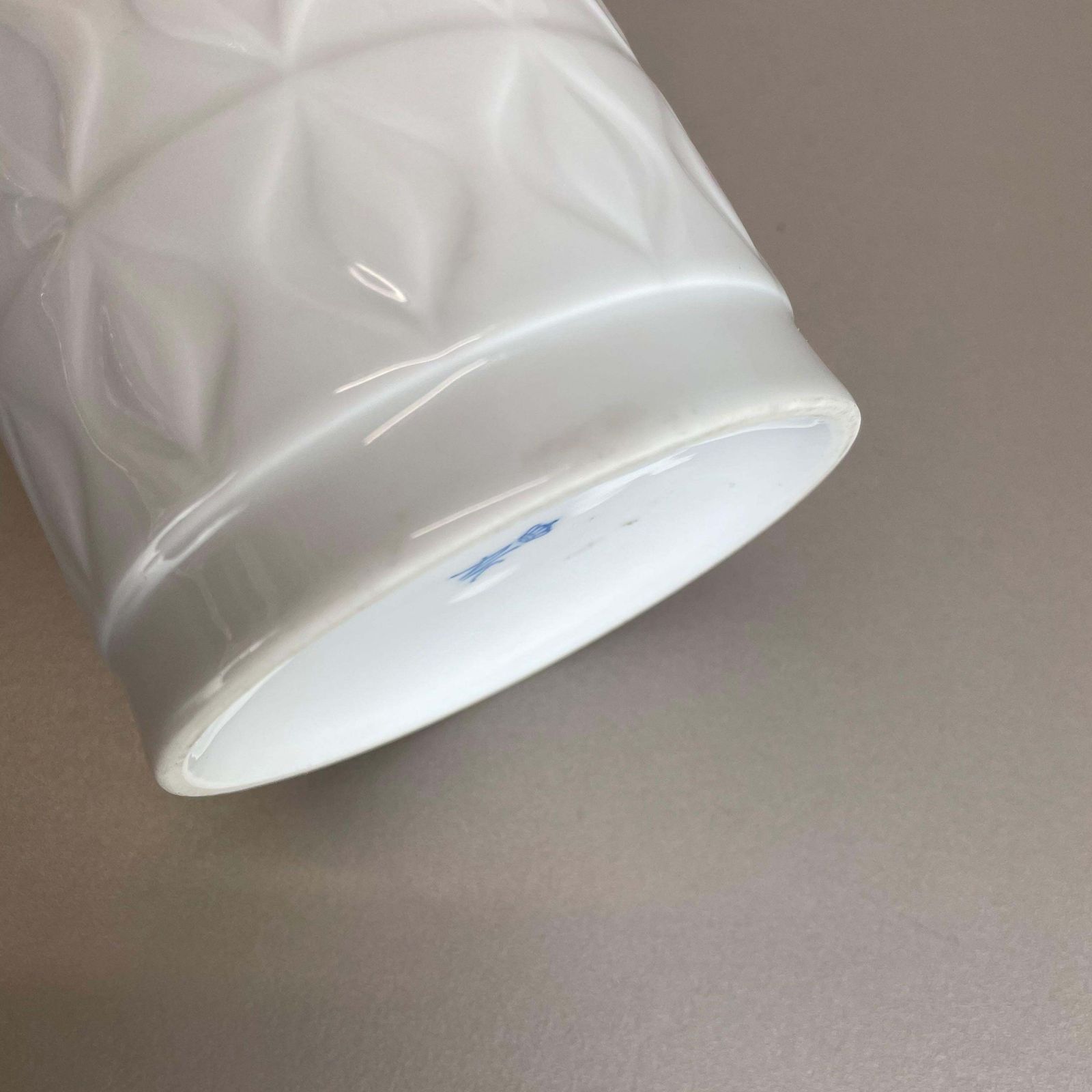 photo vinterior Large 1970s Op Art Biscuit Porcelain German Vase Made By Ak Kaiser, Germany