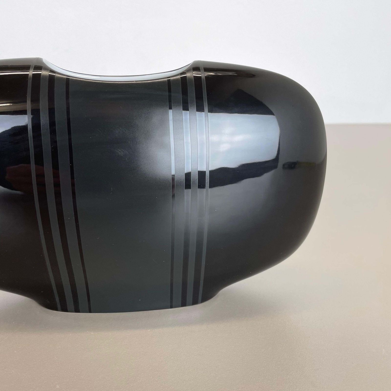 Op Art Vase Black Porcelain By K. Dombrowski For Hutschenreuther, 1970s photo 340.0
