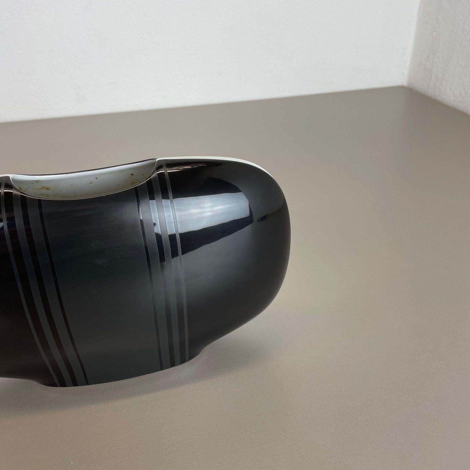 Op Art Vase Black Porcelain By K. Dombrowski For Hutschenreuther, 1970s photo vinterior
