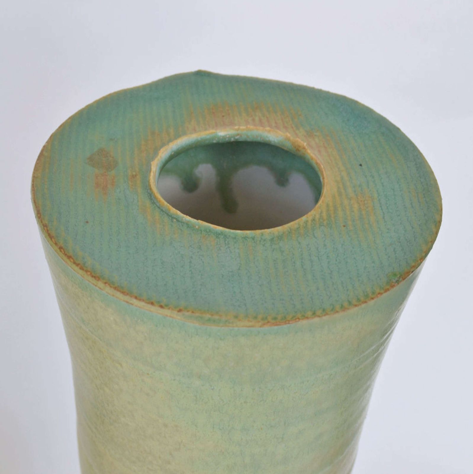 photo vinterior Three Large Studio Pottery Vessels In Blue, Green & Sand