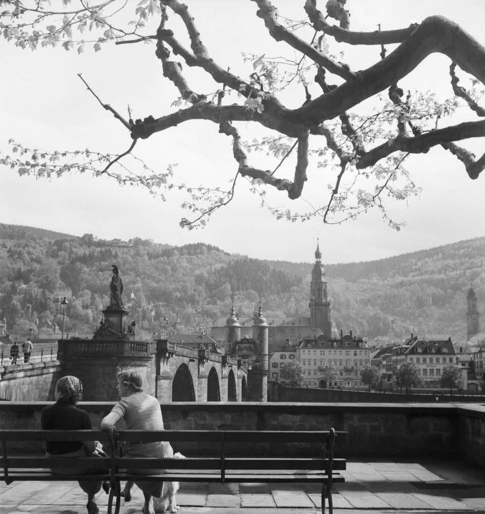 Karl Heinrich Lämmel Women At Neckar Heiliggeist Church Heidelberg, Germany 1936, Printed Later 1936/2021