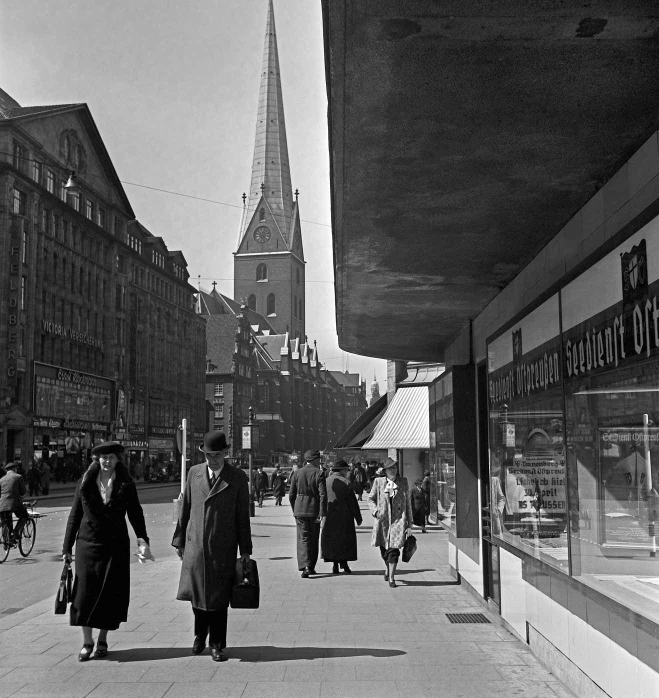 Karl Heinrich Lämmel Moenckebergstrasse At Hamburg With Passers By, Germany 1938 Printed Later 1938/2021