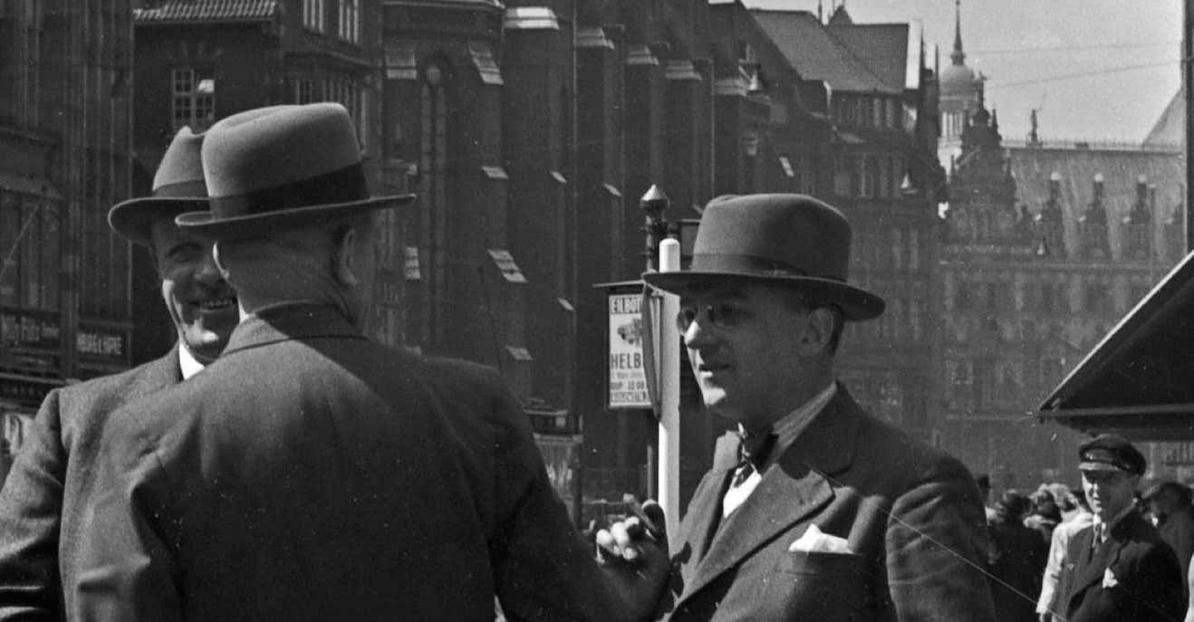 Karl Heinrich Lämmel Business People, Talking Moenckebergstrasse Hamburg Germany 1938 Printed Later 1938/2021 photo for sale