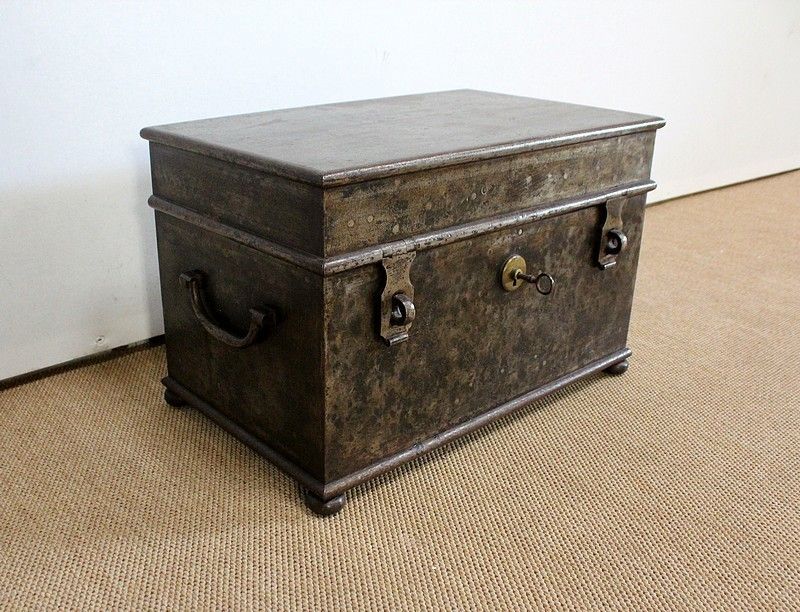 Iron Corsair Chest 18th, 1700s photo furniture