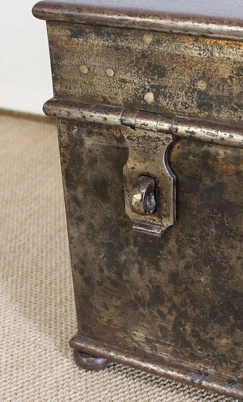 photo furniture Iron Corsair Chest 18th, 1700s