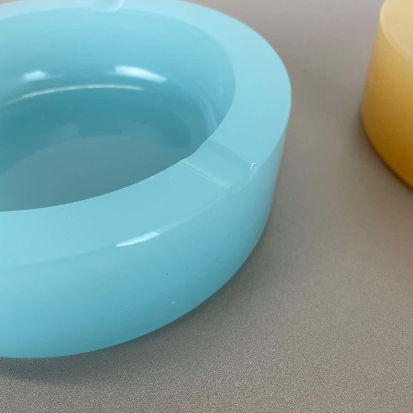 Set Of 2 New Old Stock Murano Opaline Glass Ashtray Shell Bowl By Cenedese, 1960 photo vinterior