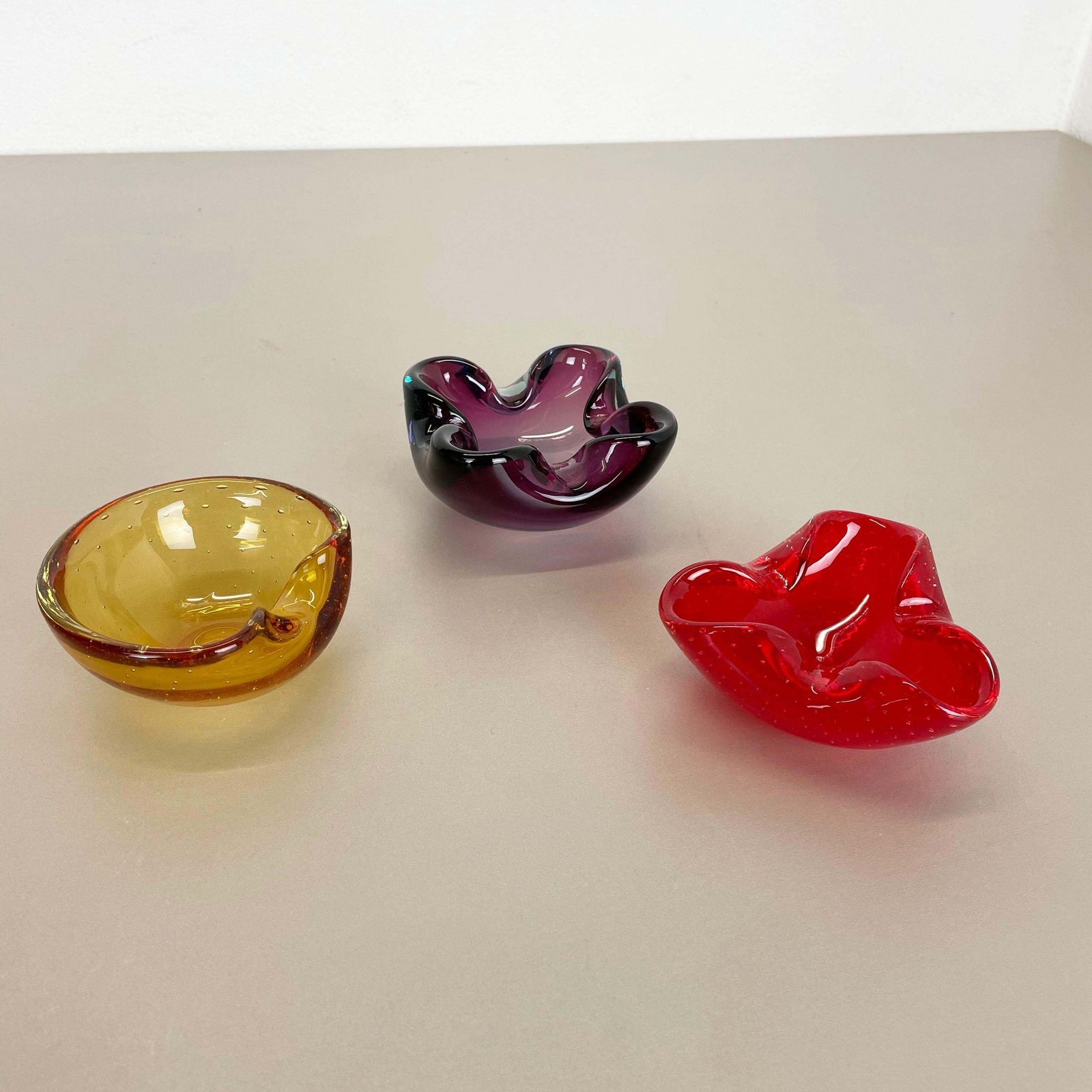 Set Of 3 Murano Glass Sommerso Bowl Shells Ashtray Element, Italy, 1970s