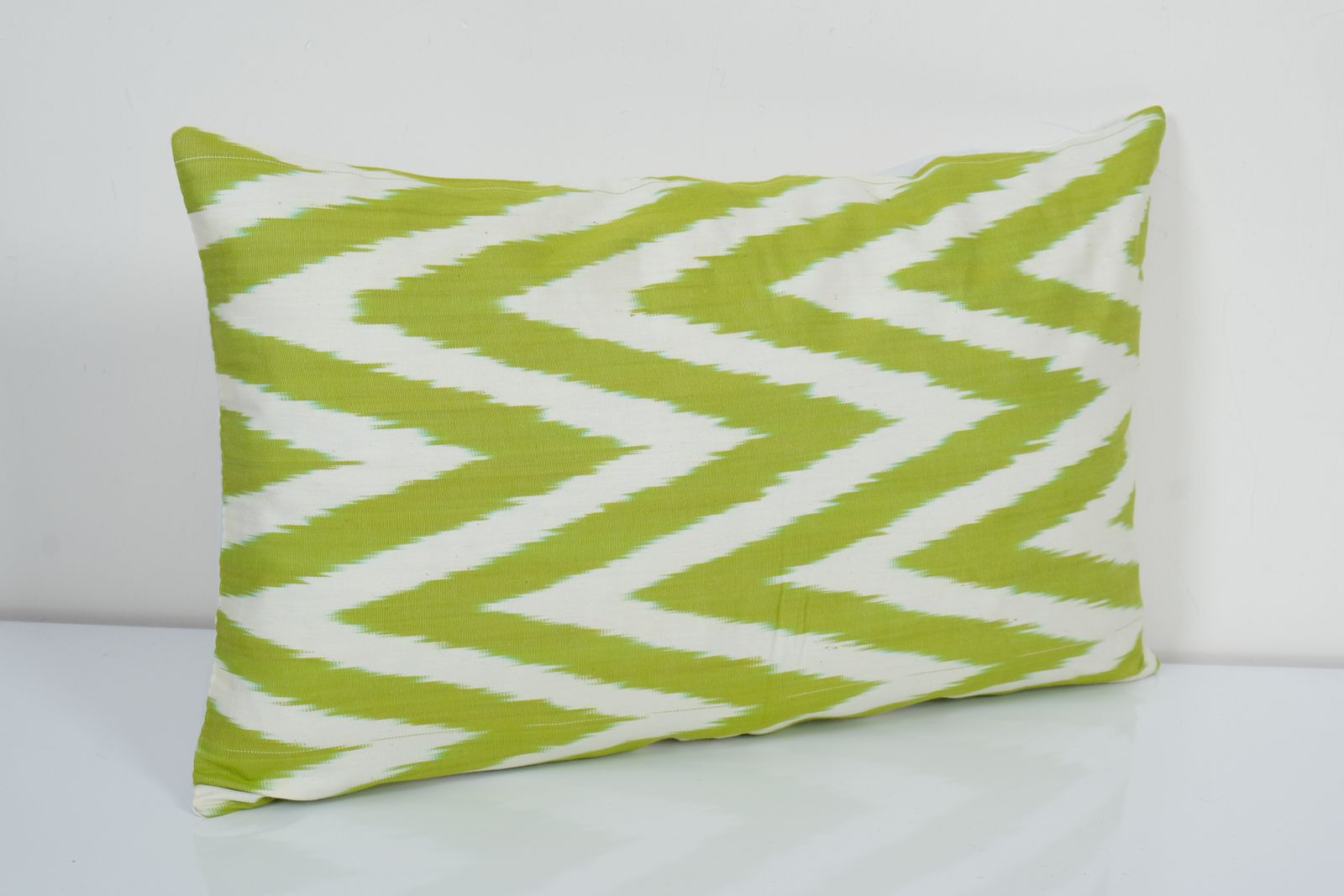 Zig Zag Design Ikat Lumbar Cushion Cover, Ethnic Home Decor 30x50 Cm photo Textiles