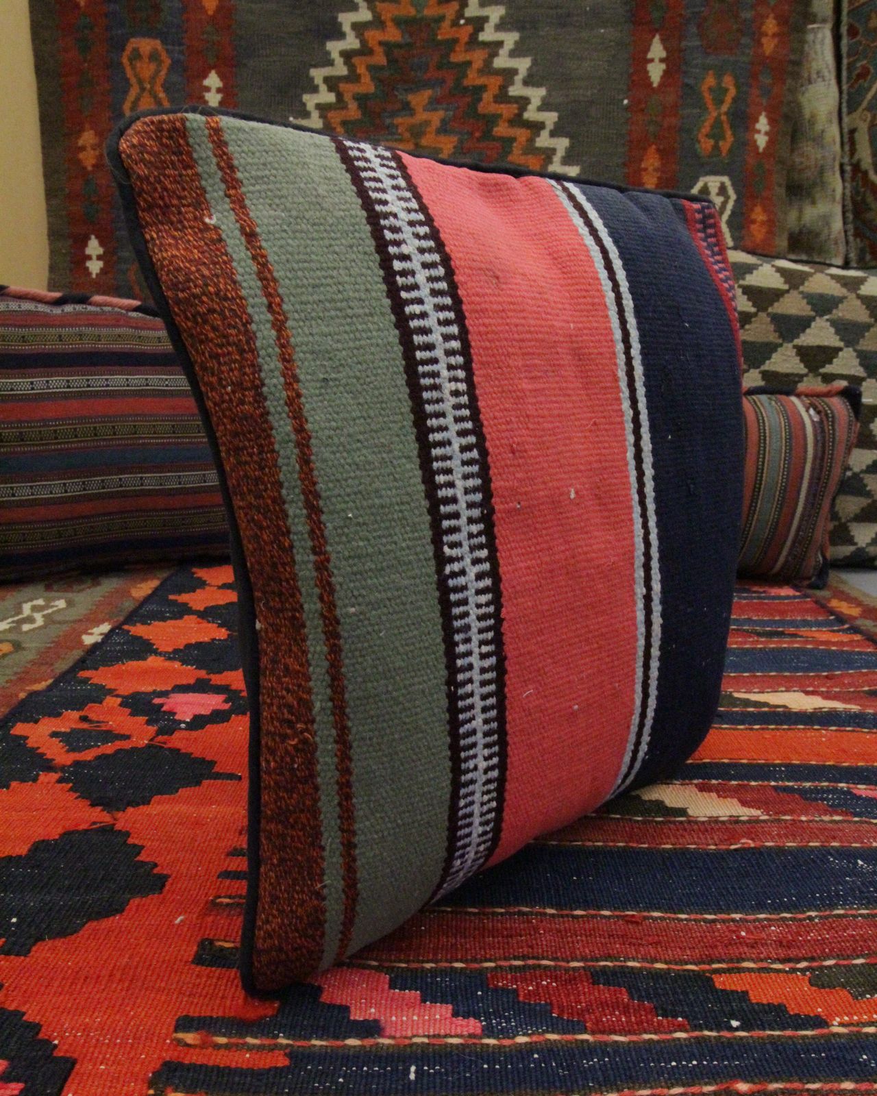 Handmade Wool Kilim Cushion Cover Traditional Scatter Pillow  42x42cm photo Textiles