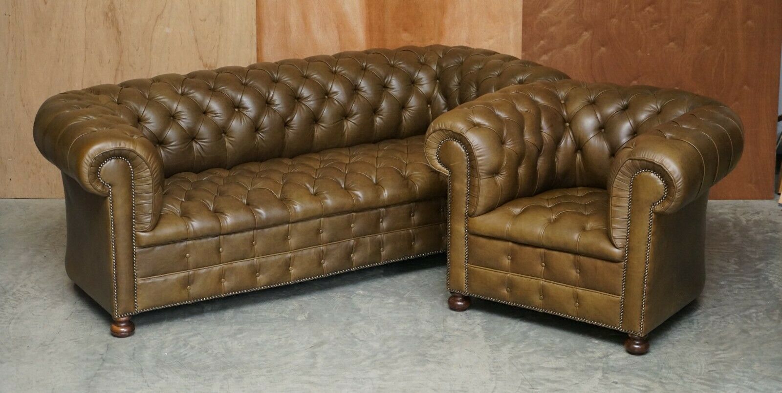 Stunning Vintage Fully Tufted Chesterfield Olive Green Leather Sofa & Armchair
