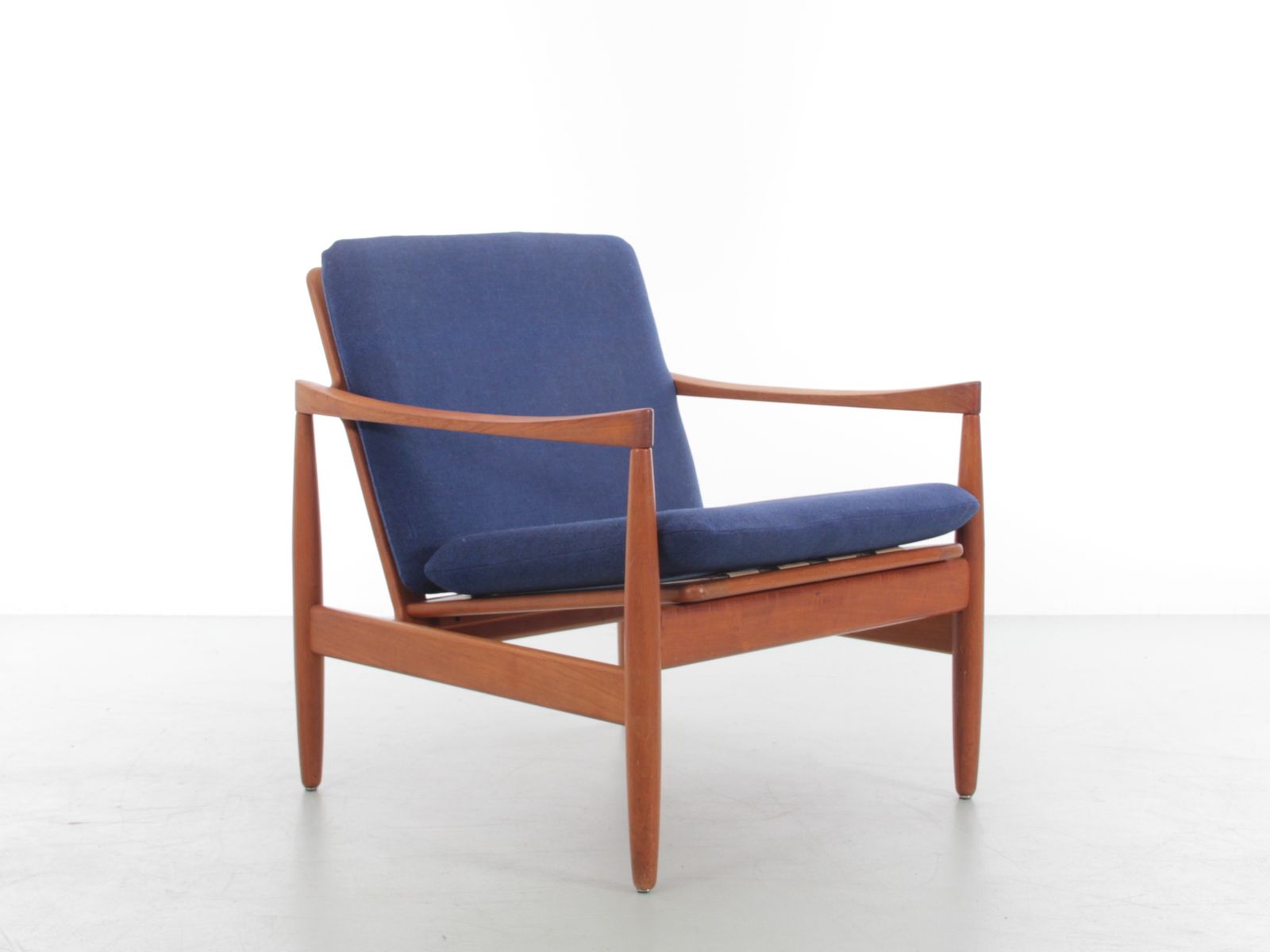 Mid Century  Modern Pair Of Lounge Chairs In Teak By Skive Møbelfabrik photo vintage