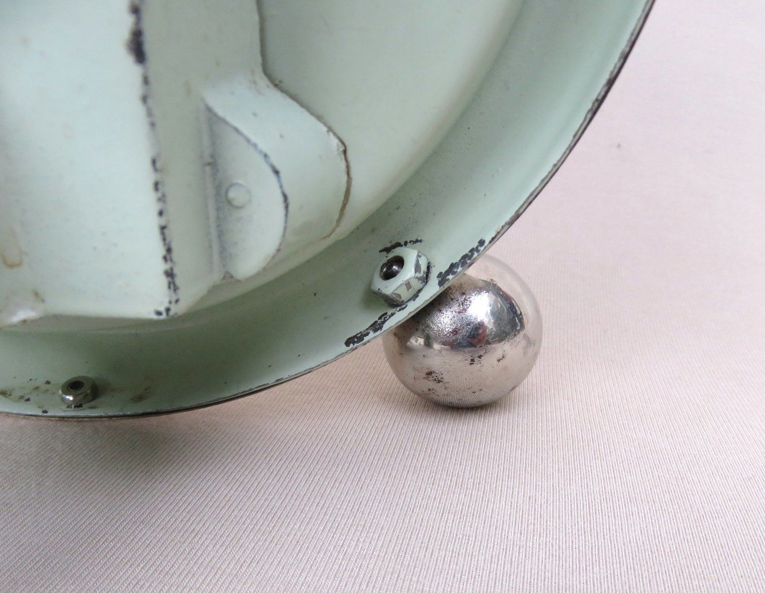 photo vintage Bauhaus Chrome Plated Kitchen Scale From Krups