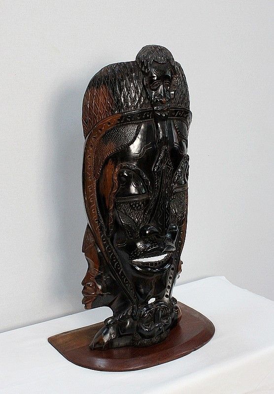 Important African Mask In Ebony   20th photo furniture