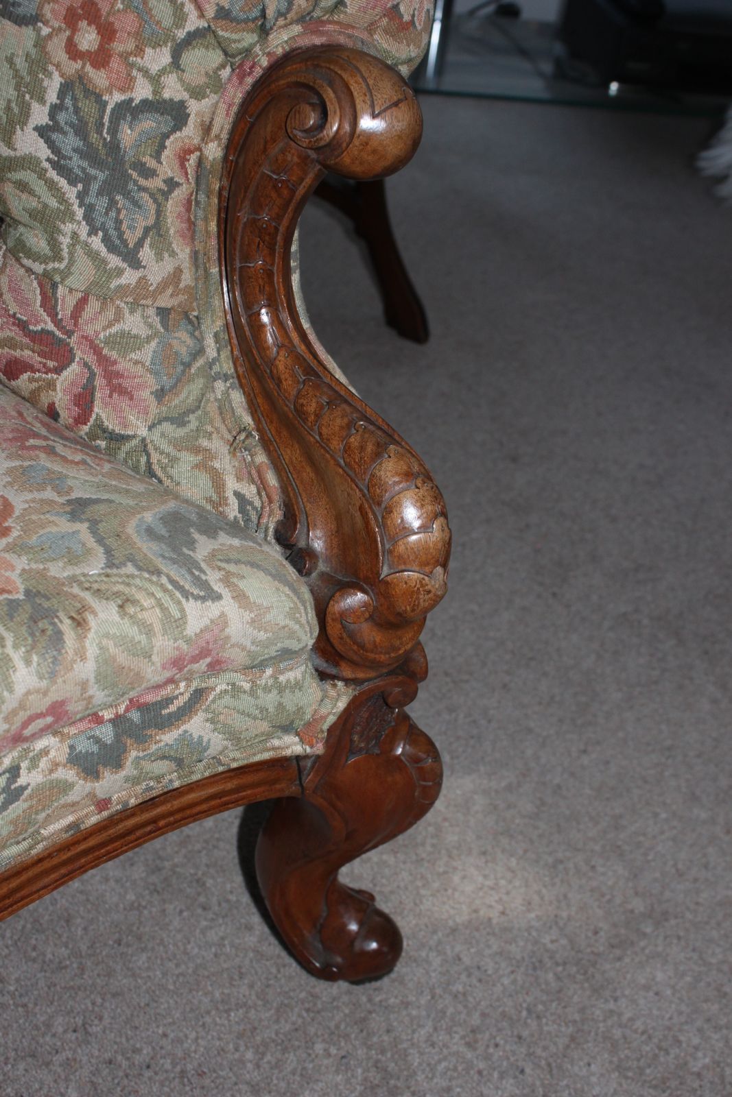A Wonderful And Rare Antique Victorian Original Carved Walnut Chesterfield Sofa. photo buy