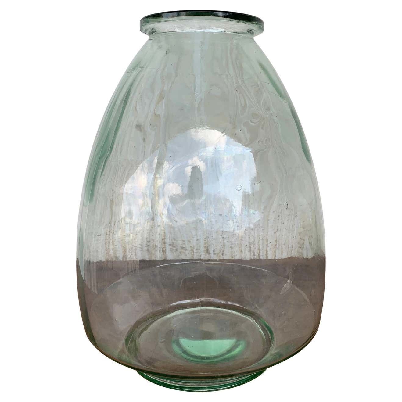 Grande bonbonne soufflée en verre transparent, France photo furniture