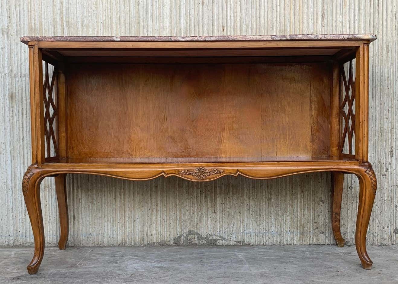 Paire de tables servantes françaises en chêne sculpté à panneaux et étagère ouverte photo buy