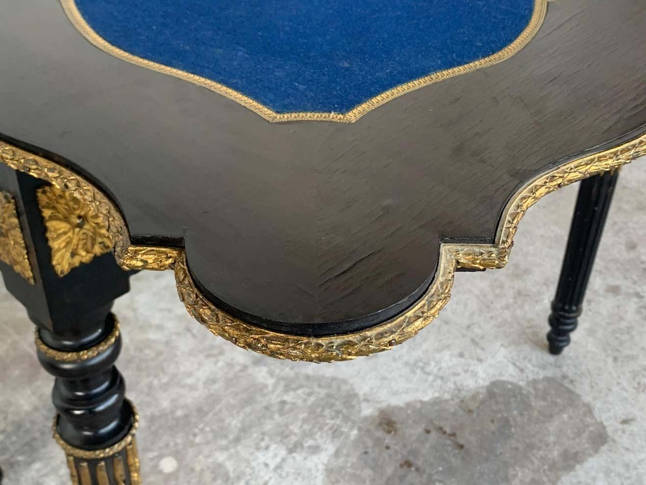Mobilier Table de jeu pliante française ébonisée, montures en bronze, XIXe siècle photo