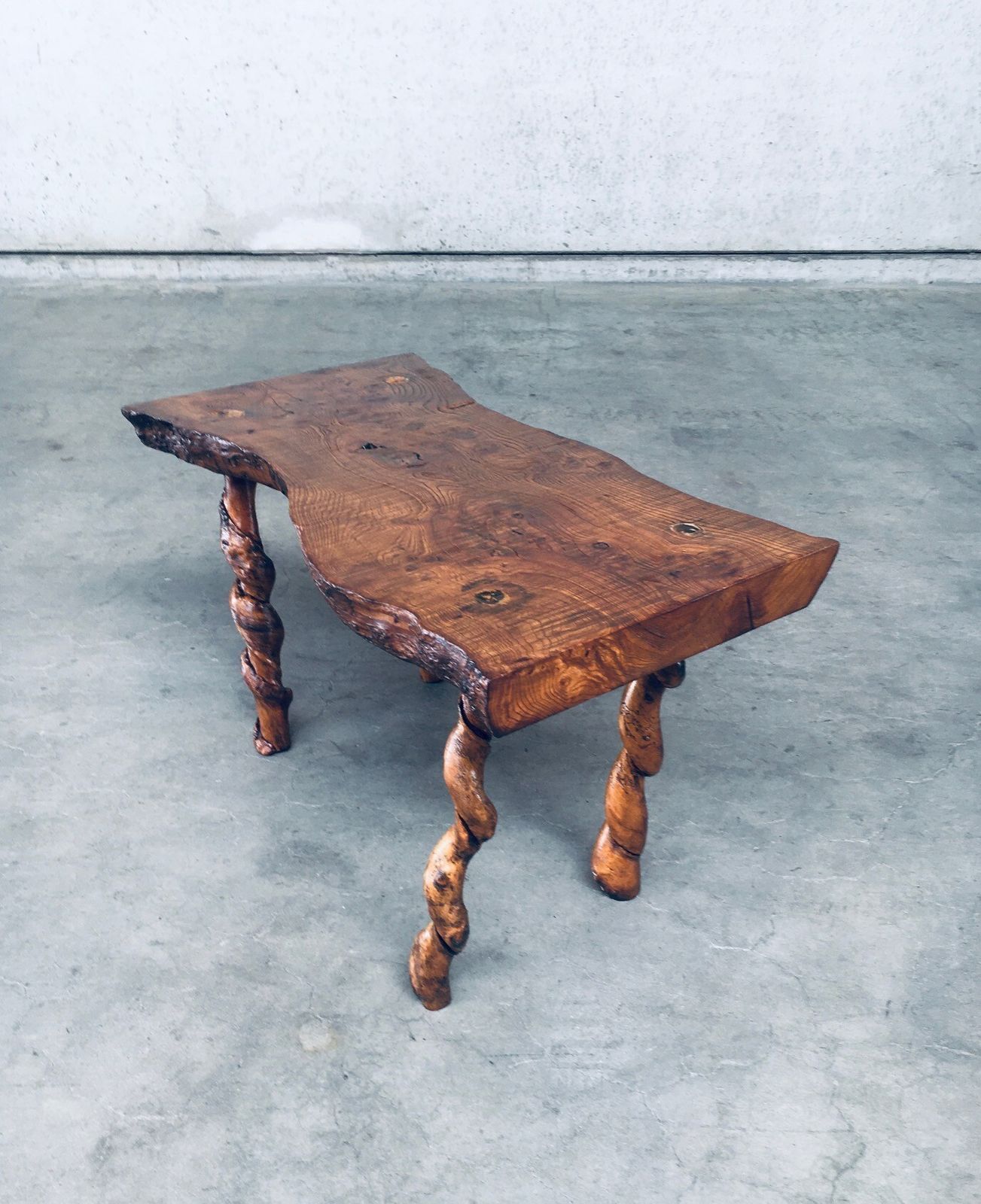 photo for sale Brutalist Stijl Handgemaakt Bijzettafeltje Van Eiken En Druivenhout