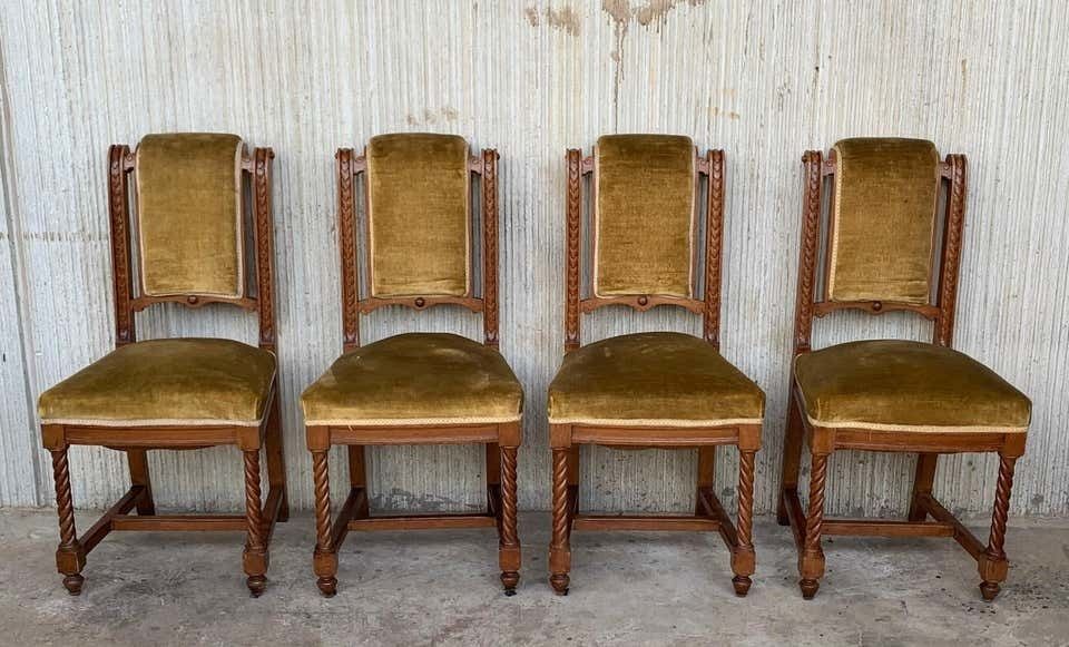 Ensemble de 4 chaises de salle à manger sculptées de style Louis XIII, assise et dossier en velours photo furniture