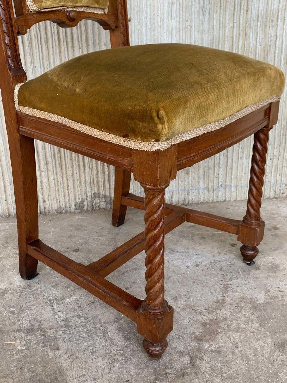 photo furniture Set Of 4 Carved Dining Room Chairs In Louis XIII Style With Velvet Seat And Back