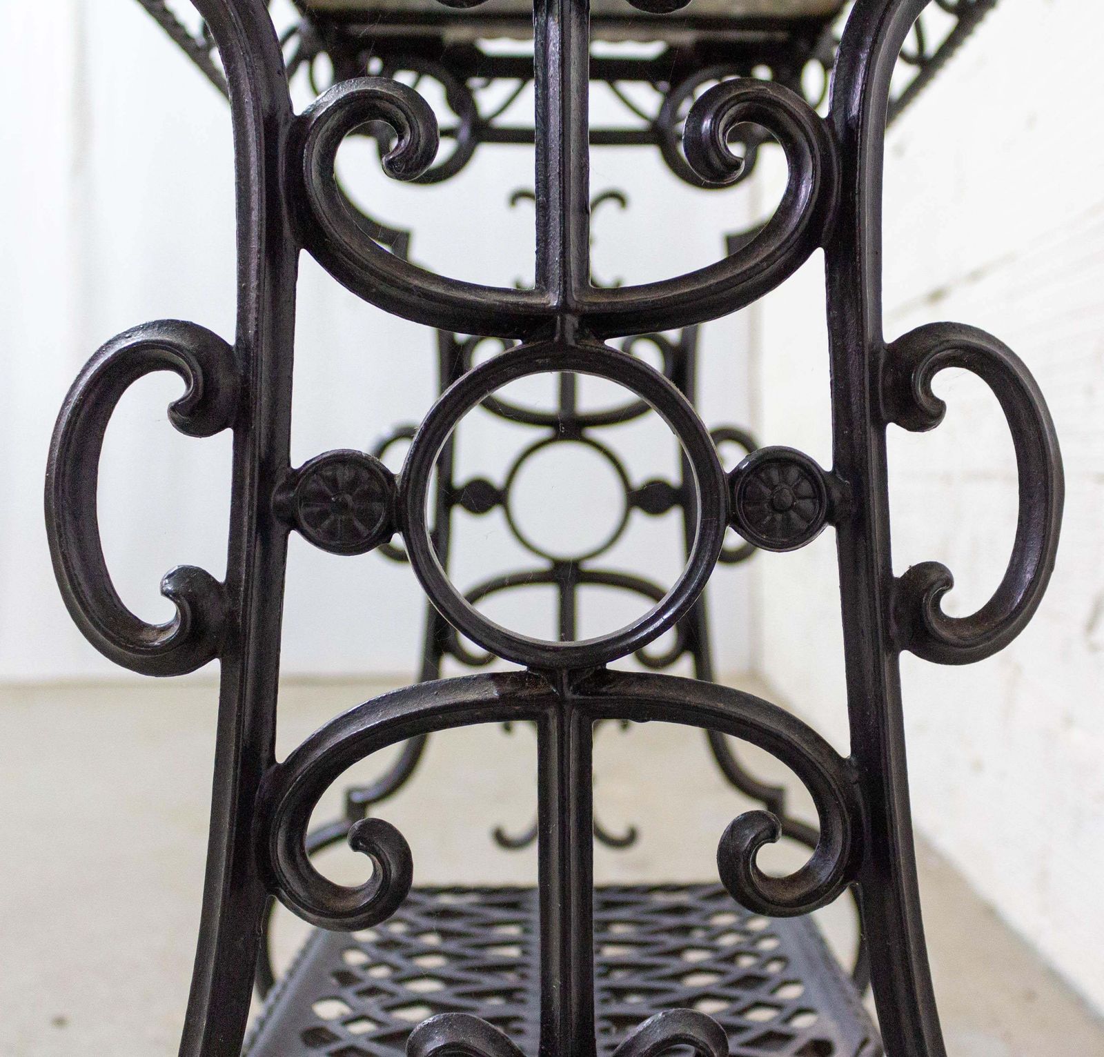 photo for sale Console ou table d'appoint, plateau en marbre et support de machine à coudre, française, vers 1920