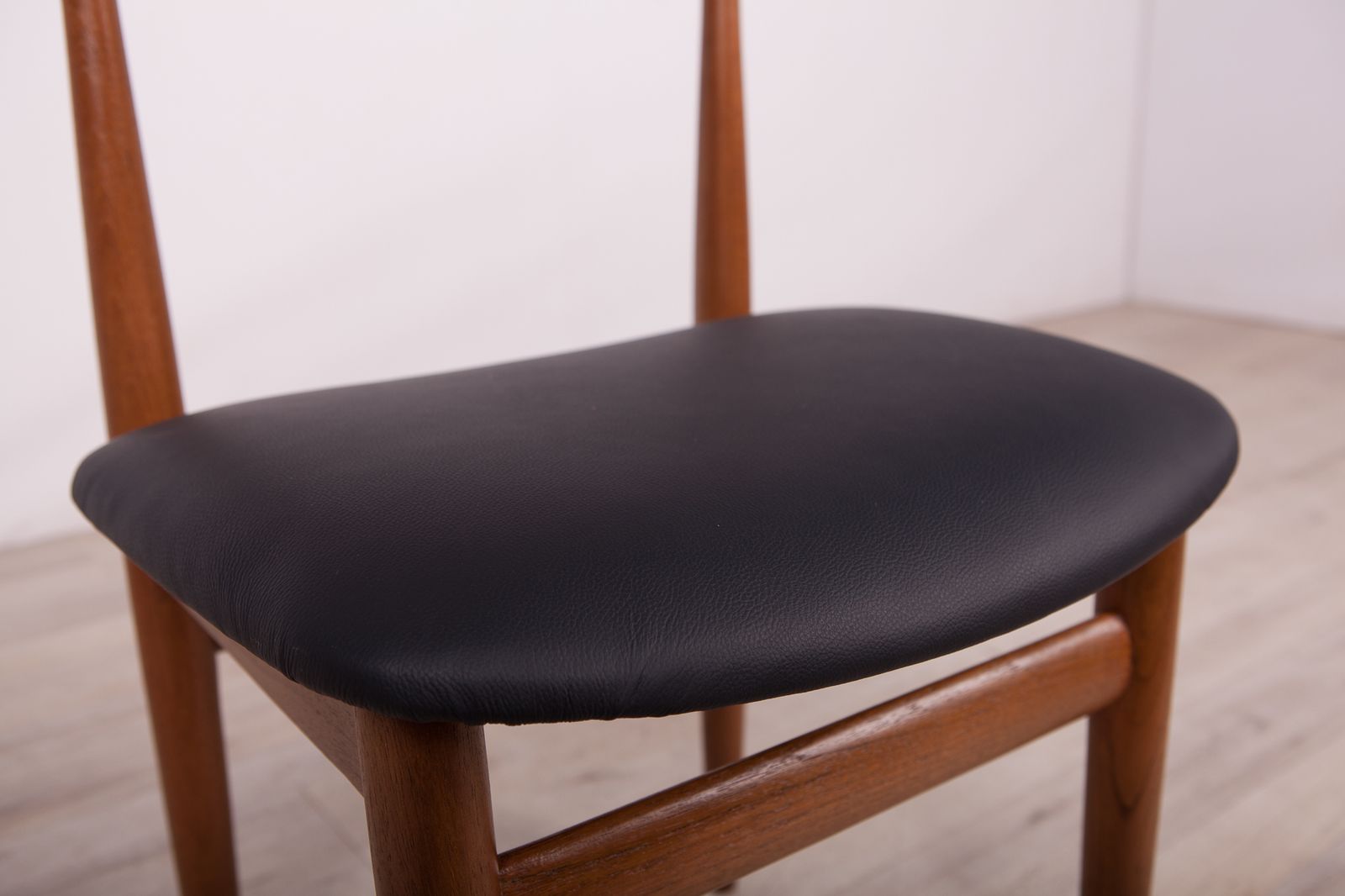 Furniture Mid Century Teak Dining Table & Chairs By Hans Olsen For Frem Røjle, 1960s, Set Of 5 photo
