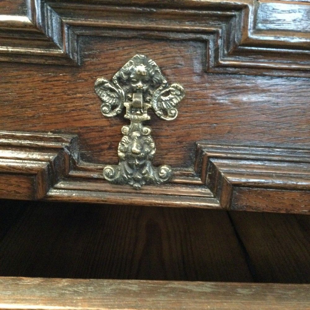photo furniture 17th Century Chest Of Drawers, 1700s