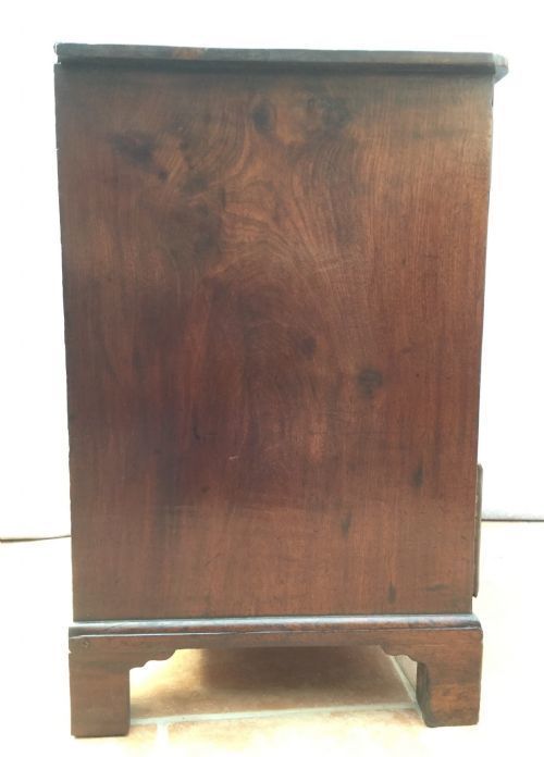 Small Mahogany Chest Of Drawers photo vinterior