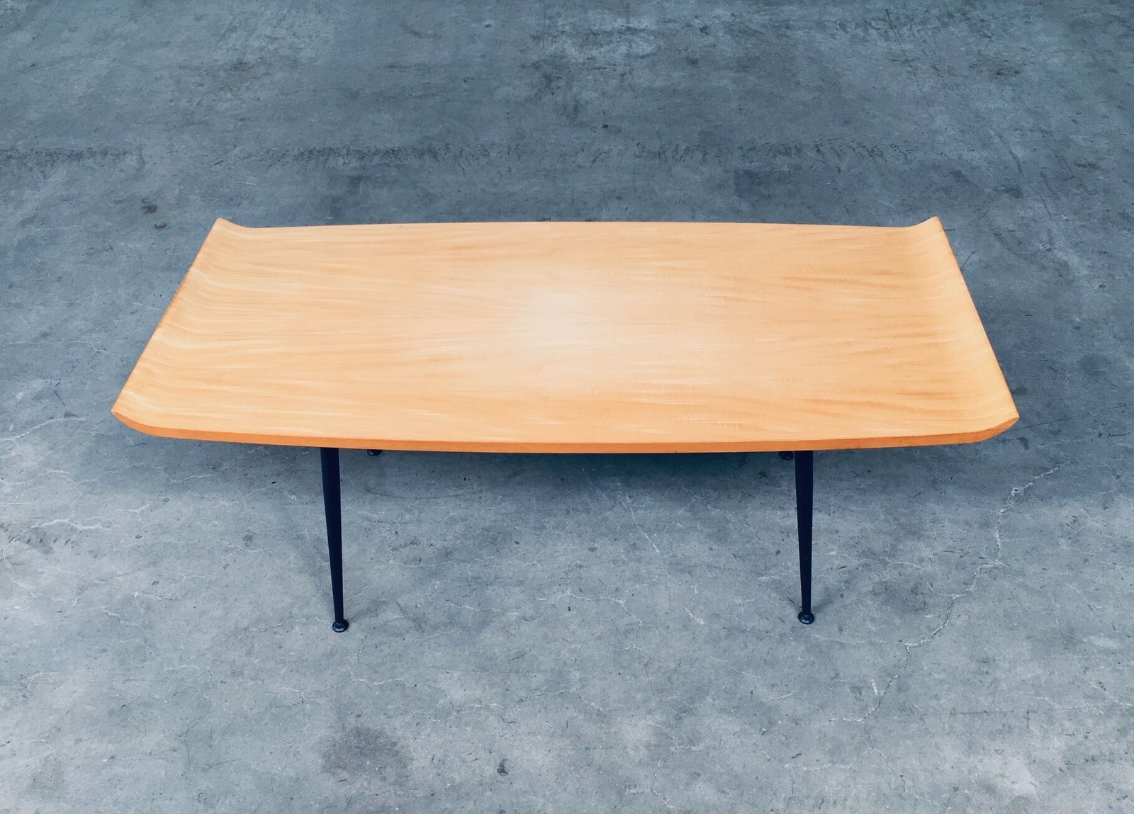 Mid Century Modern Design Salontafel, Jaren 1950, België photo vinterior