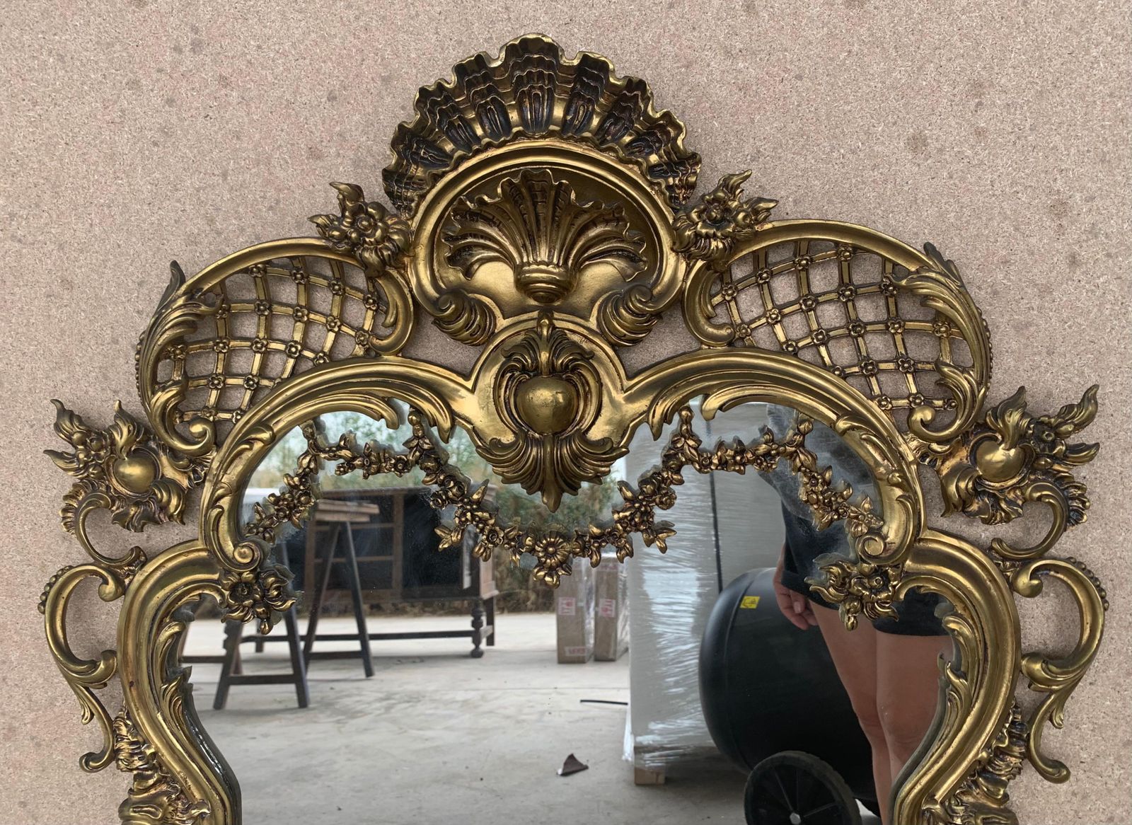 Miroir en bronze handmade avec reliefs, style baroque français, XIXe siècle photo Décoration