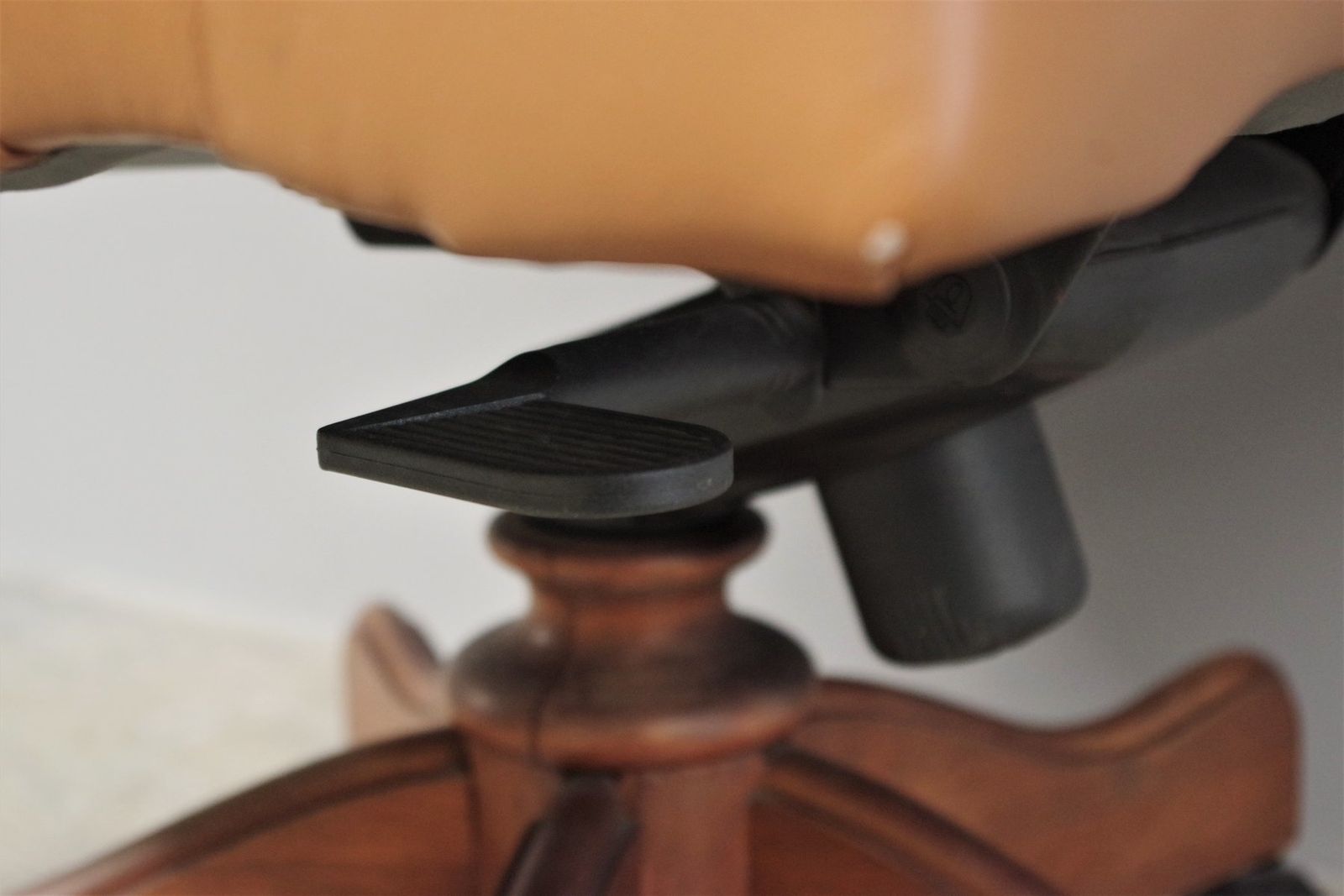 photo vinterior Leather Office Reclining And Height Adjustable Chair From Fior, 1980s