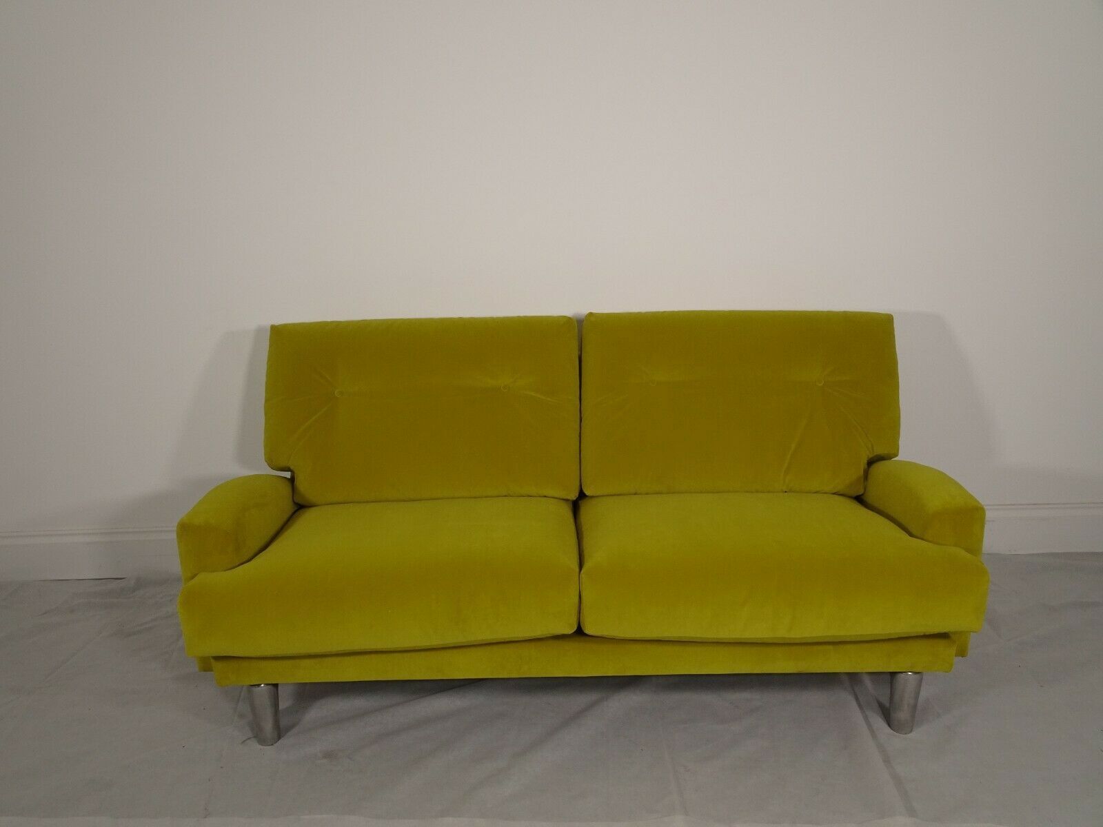 Immaculate Leolux Wizard In Stunning Sanderson's Lime Velvet Fabric photo furniture