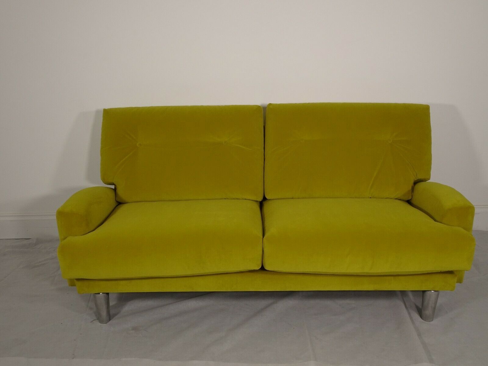 Immaculate Leolux Wizard In Stunning Sanderson's Lime Velvet Fabric photo for sale