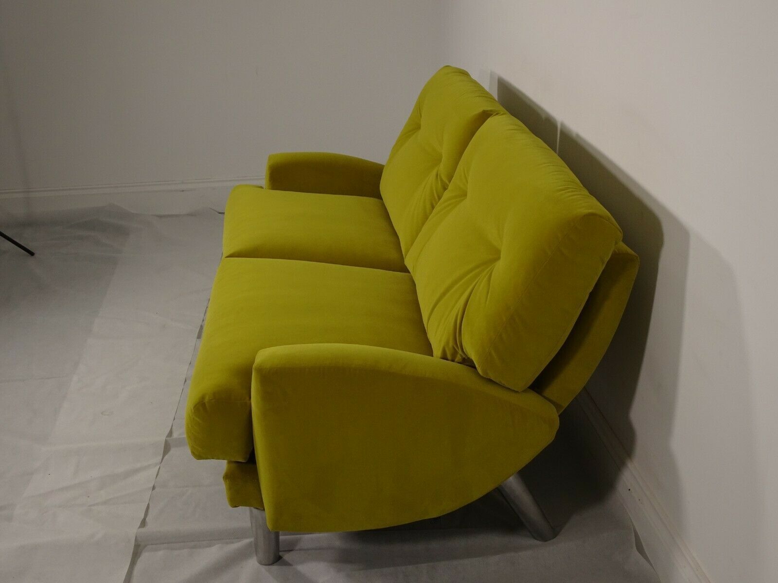 Immaculate Leolux Wizard In Stunning Sanderson's Lime Velvet Fabric photo vintage
