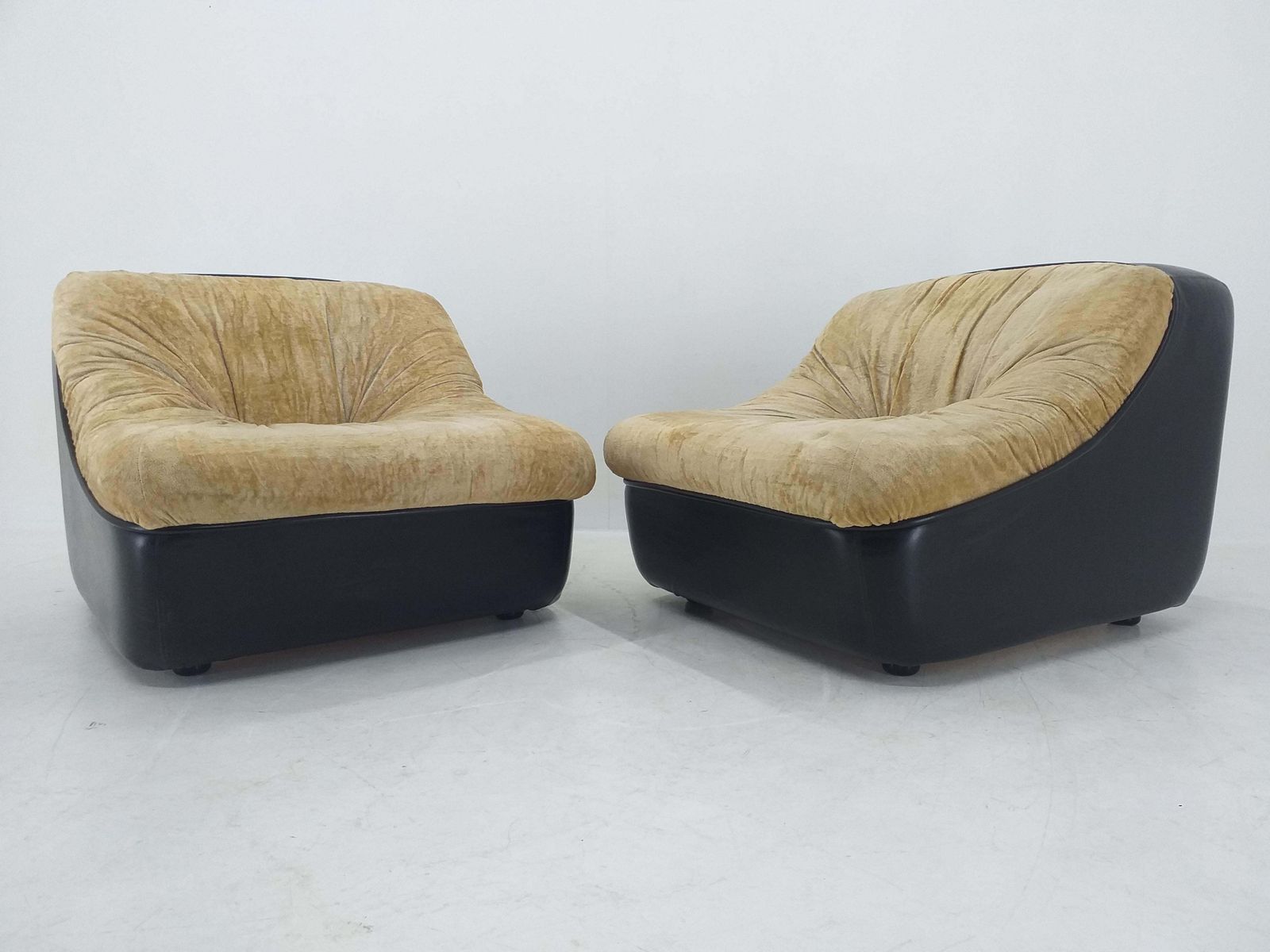 Pair Of Midcentury Lounge Chairs, Italy, 1970s. photo buy